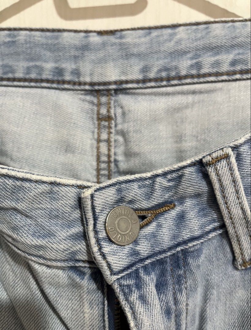 UNIQLO Wide Leg Light Washed Jeans (Category: Jeans) located in Manila. Submitted by daphnnnnne (Listing ID 1470458917, Image 2). Description: Has a small white spot at the back. Items just need washing. 📍Pasay 🚚 Lalamove, Grab.