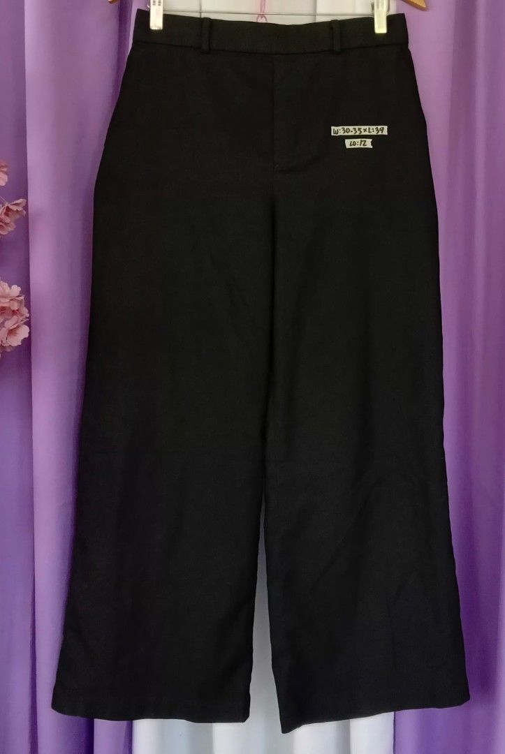 UNIQLO Wide Straight Pants (Wool like) (Category: Other Bottoms) located in Basista. Submitted by purpleens_shop (Listing ID 1470459729, Image 3). Description: Black 🖤.