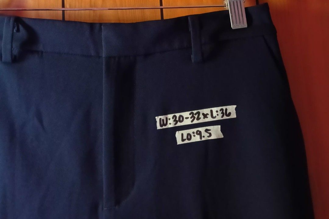 UNIQLO Women's EZY Flared Ankle Pants (Category: Other Bottoms) located in Basista. Submitted by purpleens_shop (Listing ID 1470437547, Image 3). Description: Navy Blue 💙.