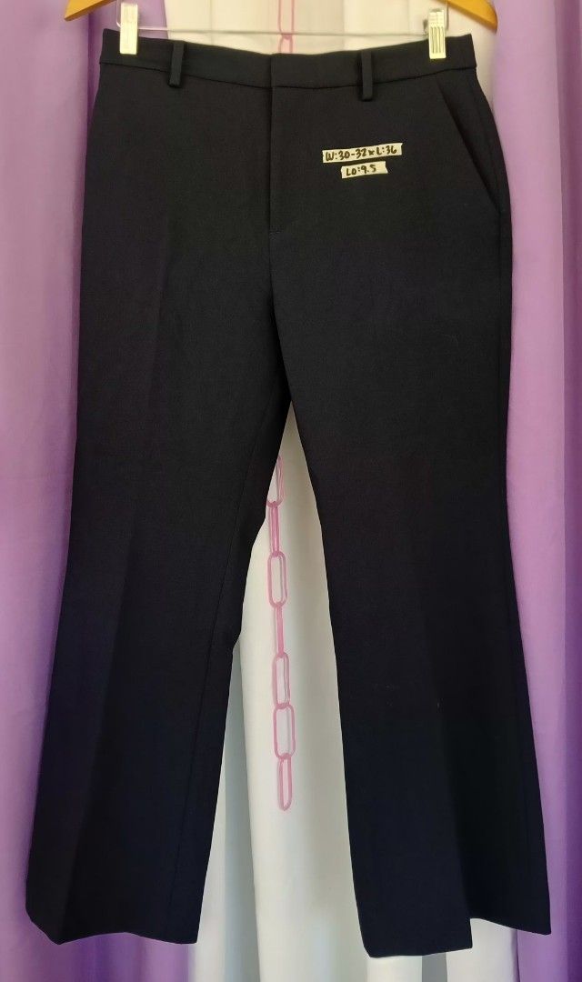 UNIQLO Women's EZY Flared Ankle Pants (Category: Other Bottoms) located in Basista. Submitted by purpleens_shop (Listing ID 1470437547, Image 2). Description: Navy Blue 💙.