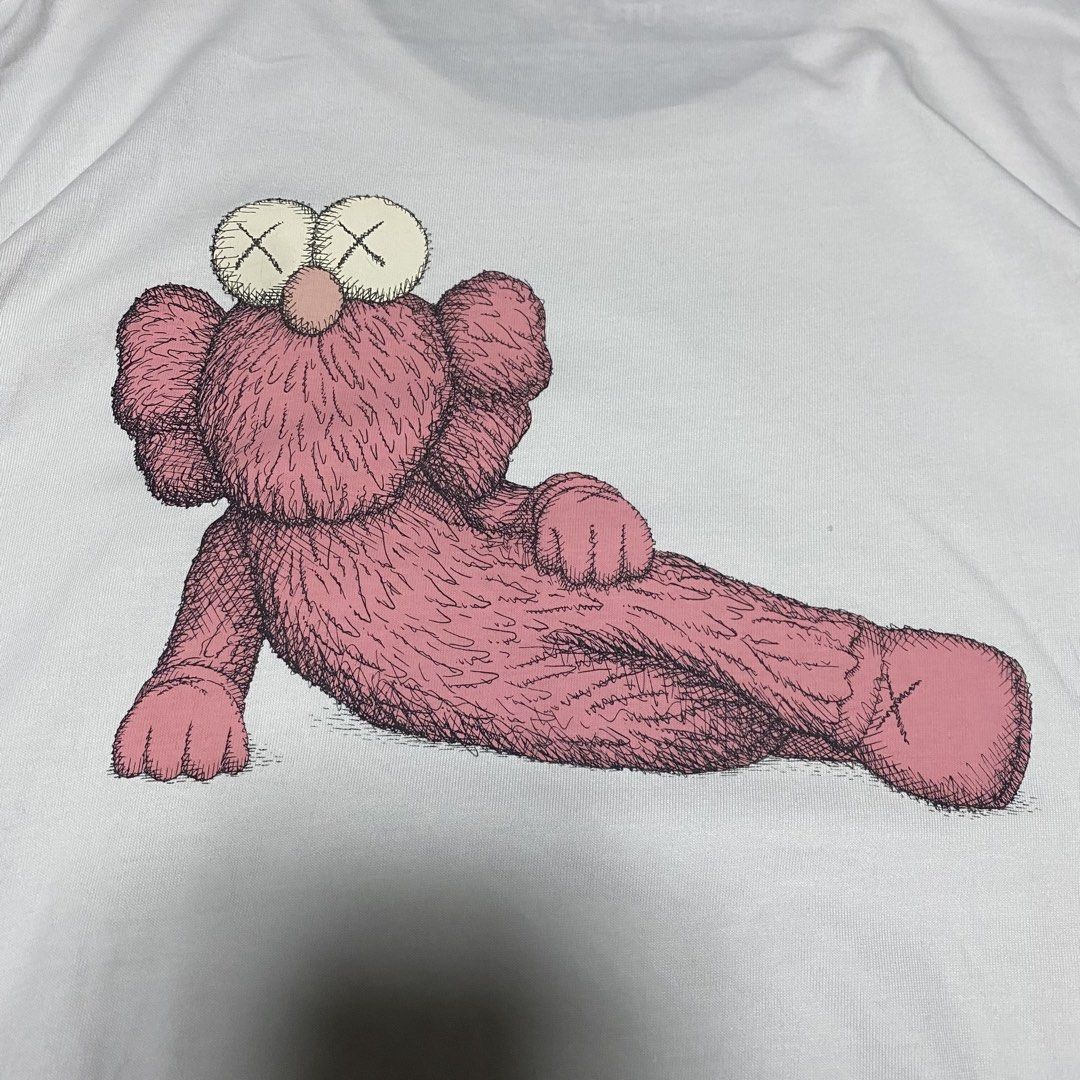 UNIQLO X KAWS (Category: Activewear) located in Zaragoza. Submitted by 9701026734 (Listing ID 1470506528, Image 3). Description: UNIQLO KAWS ‎ size XL ‎dimes W23/L30 ‎condition EXCELLENT ‎color rate 9.8/10 ‎issue NONE.