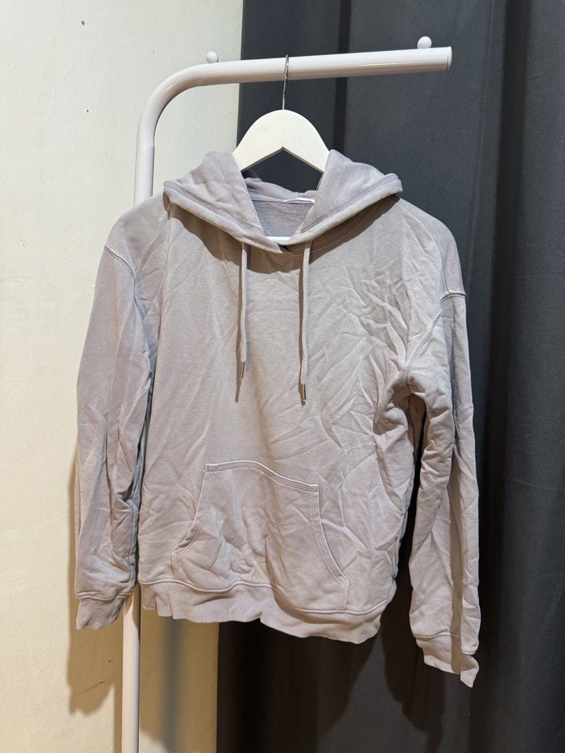 unisex gray hoodie (Category: Hoodies) located in Marilao. Submitted by camillaaa_ (Listing ID 1470401513, Image 1). Description: unisex gray hoodie free for orders worth ₱500 and up.