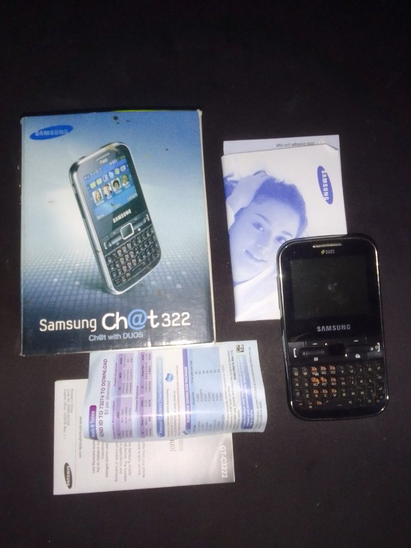 Untested Samsung Smart Chat 322 Vintage Phone (Category: Early Generation Mobile Phones) located in Baguio. Submitted by eskimoprime (Listing ID 1470527618, Image 1). Description: Notes: - Complete with box - Untested but in very good condition - From 2010 - Purchased in the U.S. - Feel free to pm for more pics.
