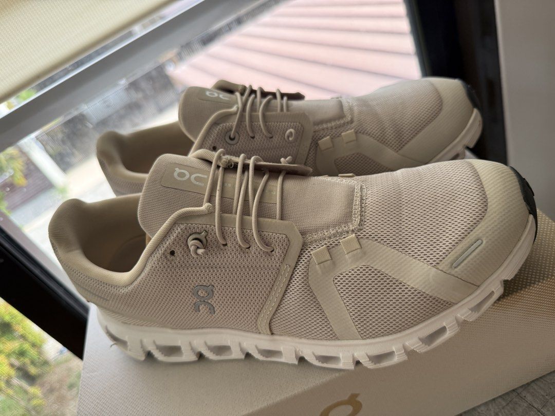 USED‼️ ON CLOUD 6 PEARL|WHITE (US 8.5 MENS) (Category: Casual Shoes) located in Davao. Submitted by bee_pee (Listing ID 1460165810, Image 2). Description: USED‼️ FOR 2 WEEKS ONLY IN US ON CLOUD 6 US 8.5 MENS PEARL|WHITE WITH BOX WITH EXTRA LACE RFS: Binibenta ko talaga shoes right after abroad kasi hindi ko na ginagamit ulit. PRICE: ₱5,500 (FREE SHIPPING).