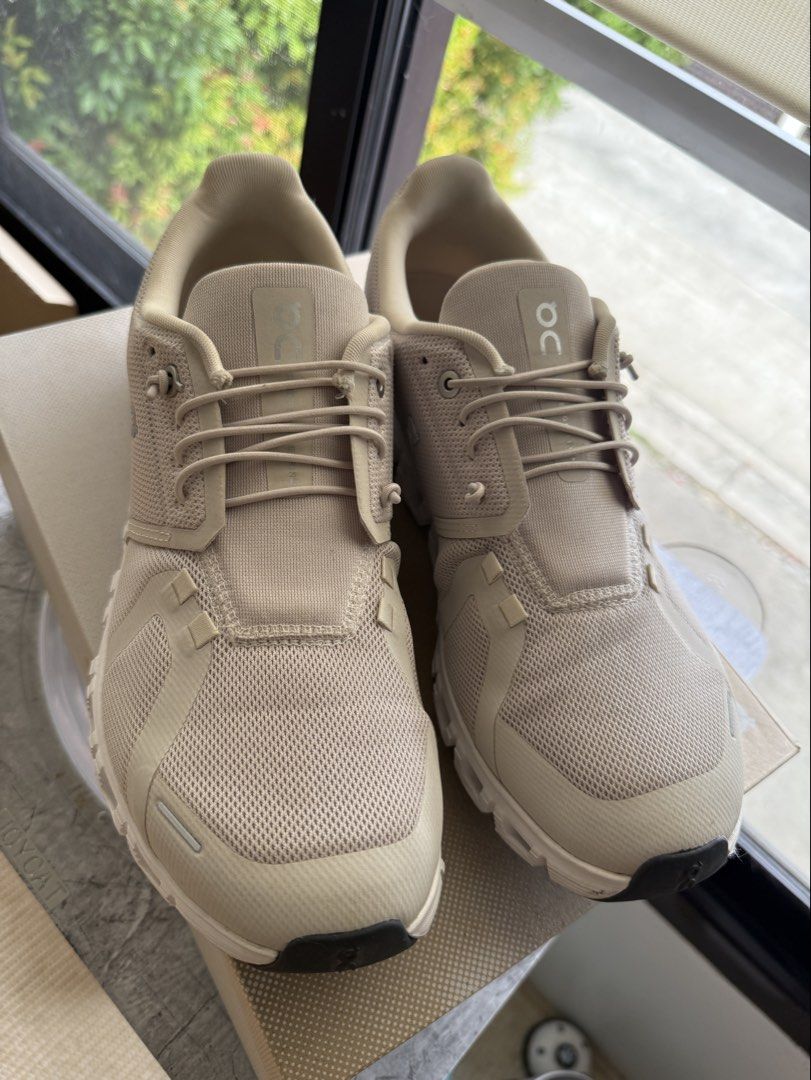 USED‼️ ON CLOUD 6 PEARL|WHITE (US 8.5 MENS) (Category: Casual Shoes) located in Davao. Submitted by bee_pee (Listing ID 1460165810, Image 1). Description: USED‼️ FOR 2 WEEKS ONLY IN US ON CLOUD 6 US 8.5 MENS PEARL|WHITE WITH BOX WITH EXTRA LACE RFS: Binibenta ko talaga shoes right after abroad kasi hindi ko na ginagamit ulit. PRICE: ₱5,500 (FREE SHIPPING).