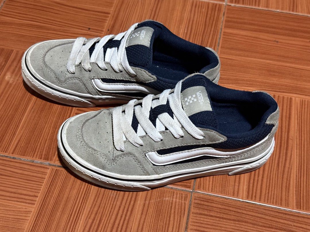 USED Vans Caldrone Suede (Youth Size) (Category: Babies & Kids Fashion) located in Las Pinas. Submitted by arvinb. (Listing ID 1470539136, Image 1). Description: FOR SALE USED Vans Caldrone Suede (Youth Size) US 2 / Eur 32.5 / 20cm Bought in US no box Condition 9/10 (needs wash) 1k Can ship via Lalamove LBC J&T Shipping fee c/o buyer Can do meetup by schedule - Las Piñas Parañaque Imus.