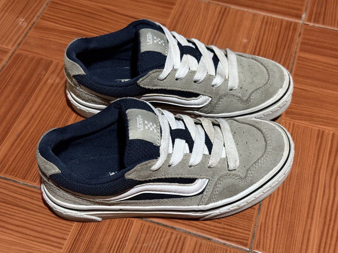 USED Vans Caldrone Suede (Youth Size) (Category: Babies & Kids Fashion) located in Las Pinas. Submitted by arvinb. (Listing ID 1470539136, Image 2). Description: FOR SALE USED Vans Caldrone Suede (Youth Size) US 2 / Eur 32.5 / 20cm Bought in US no box Condition 9/10 (needs wash) 1k Can ship via Lalamove LBC J&T Shipping fee c/o buyer Can do meetup by schedule - Las Piñas Parañaque Imus.