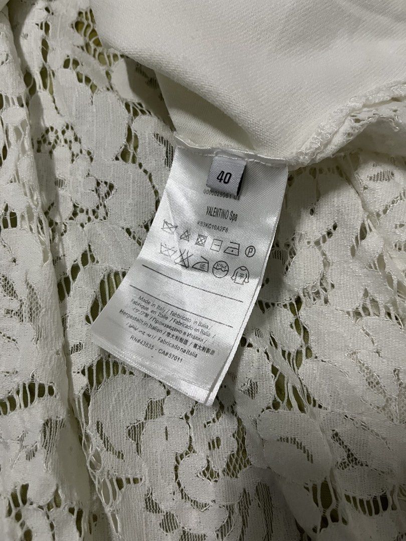🏷️Valentino Blouse (Category: Luxury Apparel) located in Manila. Submitted by angelamaec (Listing ID 1470538017, Image 3). Description: Excellent condition Add ship.
