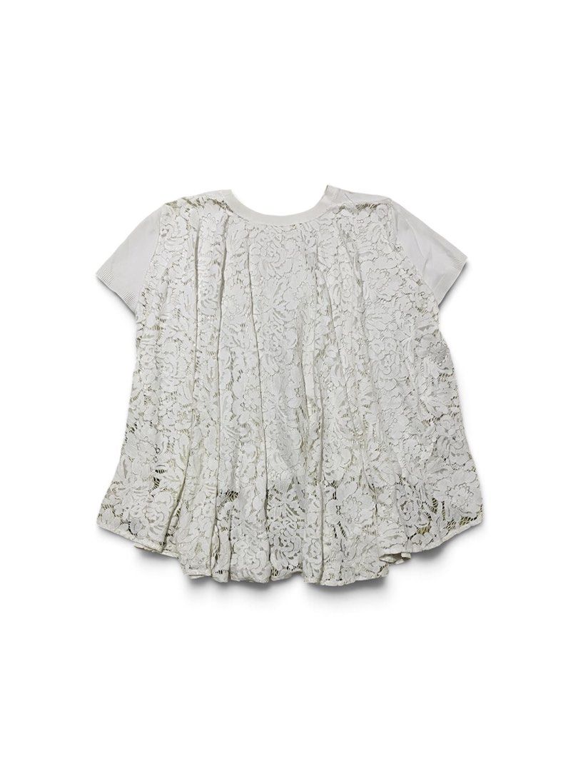 🏷️Valentino Blouse (Category: Luxury Apparel) located in Manila. Submitted by angelamaec (Listing ID 1470538017, Image 2). Description: Excellent condition Add ship.