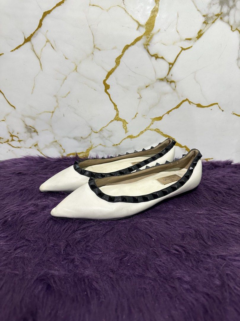 Valentino rockstud flat (Category: Flats & Sandals) located in Marikina City. Submitted by georgiaprelovestuff (Listing ID 1470459721, Image 3). Description: size 37 PLEASE READ BEFORE MAKING AN OFFER: 🔹No inclusions since this is preloved 🔹NO to low ballers please 🔹NO meetups due to busy schedule 🔹If you make an offer, please get the item let's not waste each other's time 🔹NO return NO exchange NO cancellation 🔹Please manage your expectati