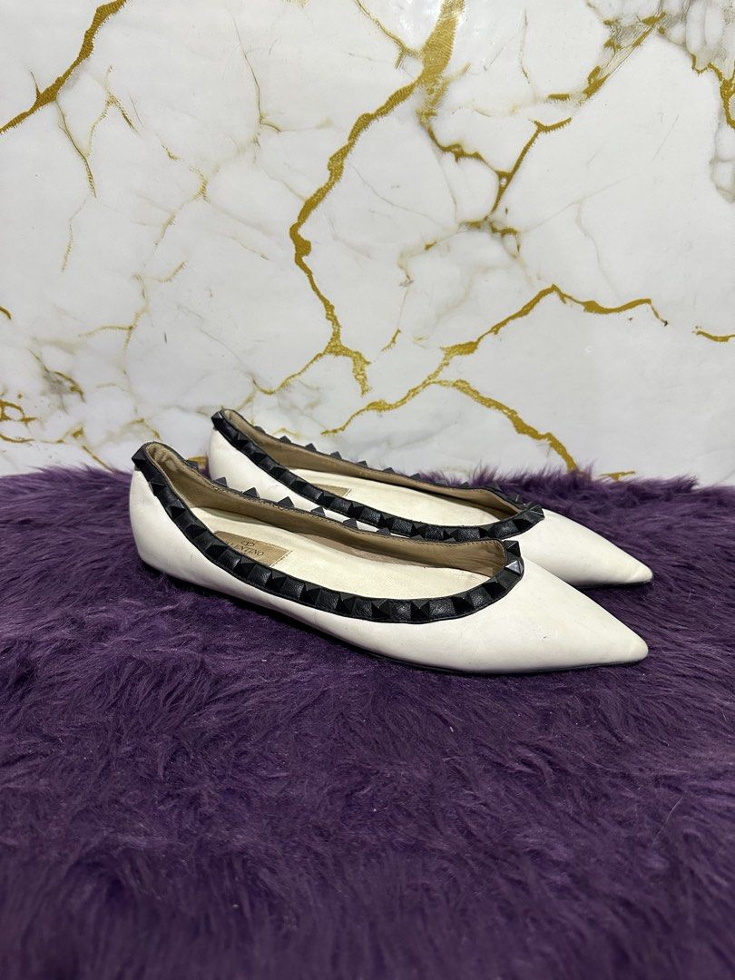 Valentino rockstud flat (Category: Flats & Sandals) located in Marikina City. Submitted by georgiaprelovestuff (Listing ID 1470459721, Image 2). Description: size 37 PLEASE READ BEFORE MAKING AN OFFER: 🔹No inclusions since this is preloved 🔹NO to low ballers please 🔹NO meetups due to busy schedule 🔹If you make an offer, please get the item let's not waste each other's time 🔹NO return NO exchange NO cancellation 🔹Please manage your expectati