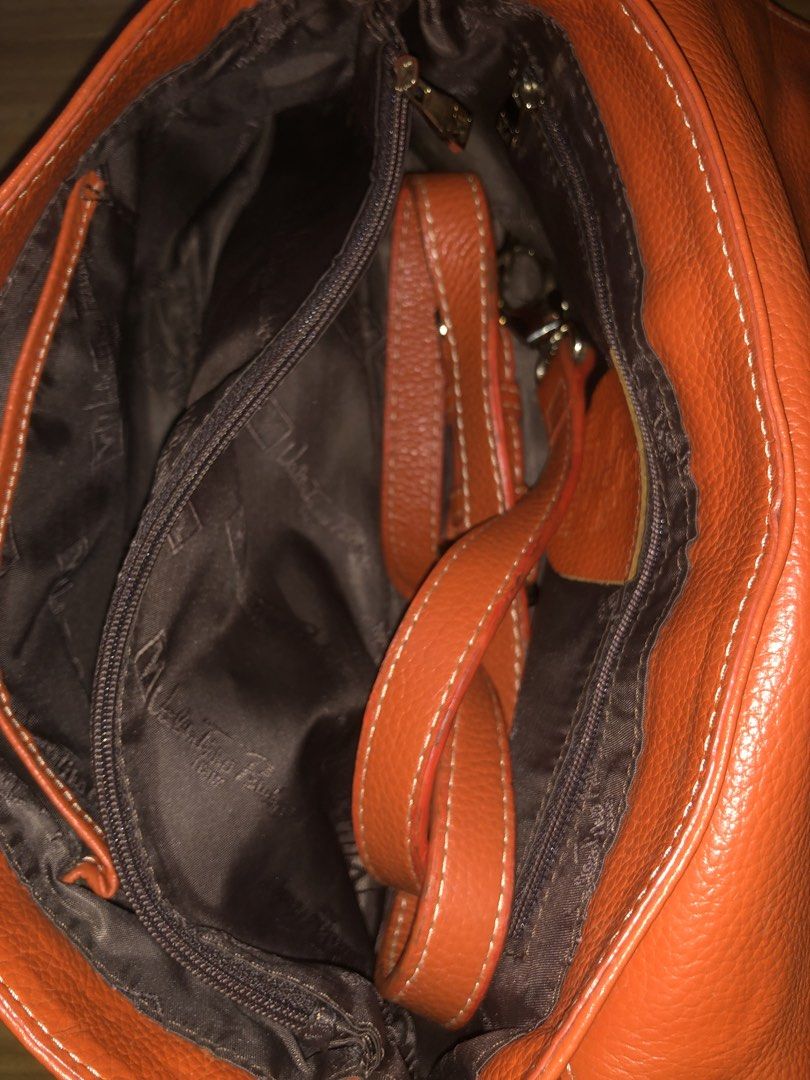 Valentino rudy (Category: Luxury Bags & Wallets) located in Davao. Submitted by deinlakarol19 (Listing ID 1470372723, Image 3). Description: Abg ganda pa two way no issue coded.