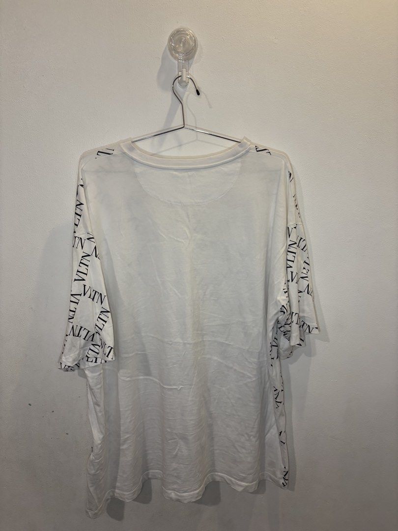 VALENTINO SHIRT AOP (Category: Luxury Apparel) located in Makati City. Submitted by sweetfitforyouph1200 (Listing ID 1470479376, Image 2). Description: Luxury brand Valentino Made in italy .
