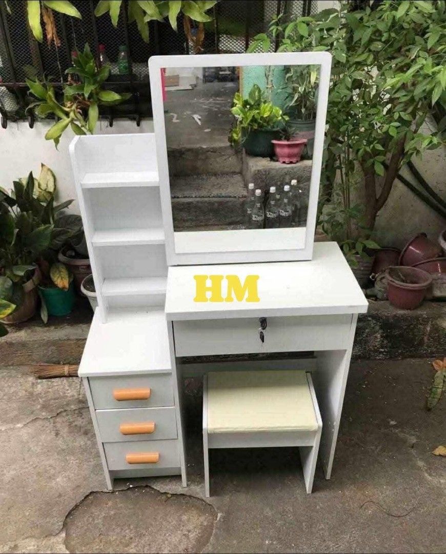 Vanity mirror (Category: Announcements) located in Manila. Submitted by haideee (Listing ID 1470366566, Image 3). Description: .
