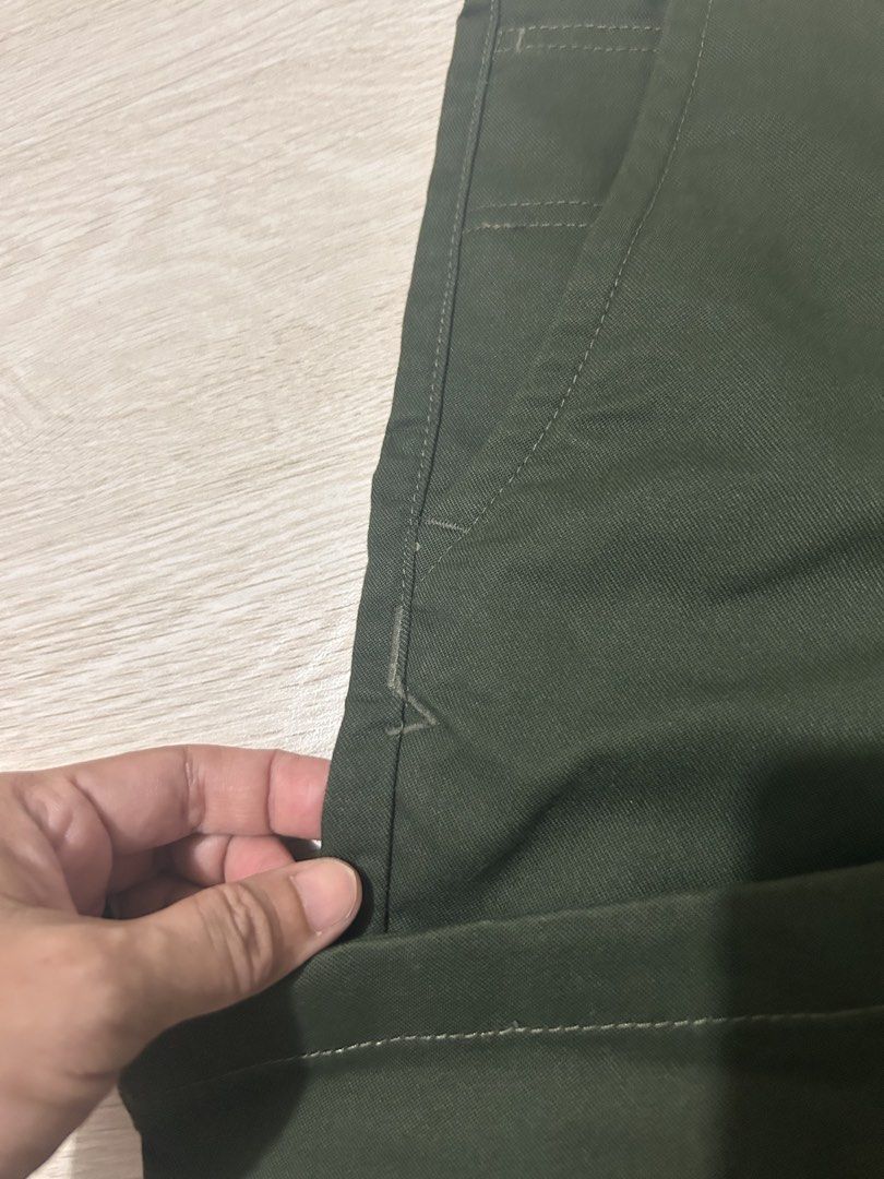 Vans Authentic Chino Loose Fit Green Pants (Category: Jeans) located in Bulacan. Submitted by friitzie (Listing ID 1470403152, Image 2). Description: - Brand: Vans - Style: Authentic Chino (Loose Fit) - Color: Dark Green - Size: 28 waist, regular length - Condition: Brand new with original retail tags ($55 value) - Details: Sturdy cotton twill fabric with classic checkerboard interior tape - Bought in the US.