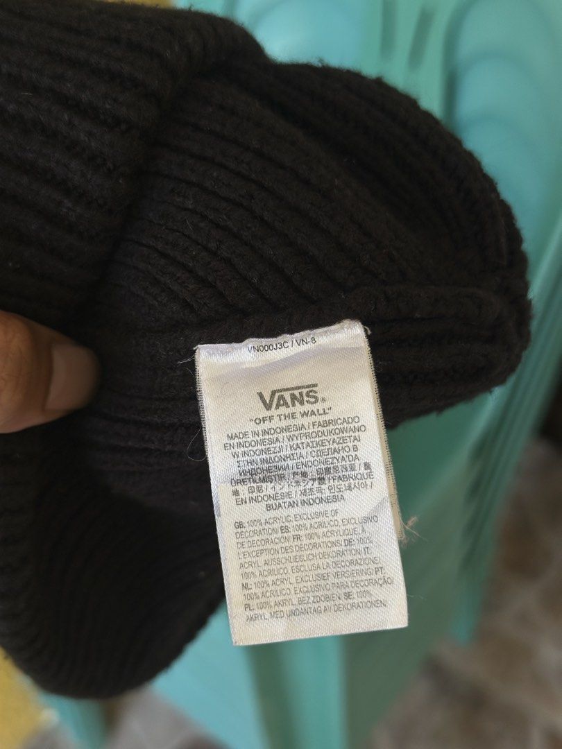 Vans Beanie (Category: Activewear) located in Alitagtag. Submitted by bhthrift_30 (Listing ID 1470477655, Image 3). Description: Vans Beanie authentic✅ 850+sf No issue.