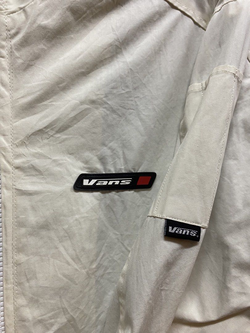 Vans Jacket (Category: Coats, Jackets and Outerwear) located in Kuala Lumpur. Submitted by bundlehoodz (Listing ID 1470522339, Image 2). Description: Vans jacket Mesh inside Sz M fit L (22x29) Nylon material .