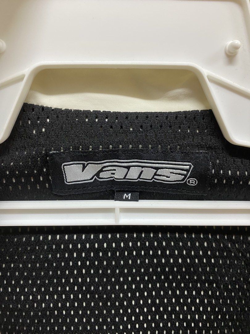 Vans Jacket (Category: Coats, Jackets and Outerwear) located in Kuala Lumpur. Submitted by bundlehoodz (Listing ID 1470522339, Image 3). Description: Vans jacket Mesh inside Sz M fit L (22x29) Nylon material .