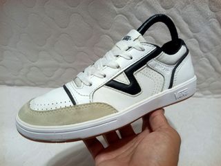 (Category: ) located in . Submitted by ungriaprelovedshoes (Listing ID 1470499435, Image 1). Description: .