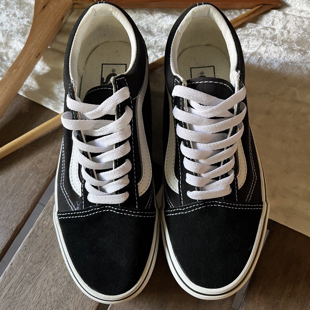 VANS Old Skool Platform Shoe (Category: Sneakers) located in Santiago. Submitted by justineolshp (Listing ID 1470366151, Image 1). Description: Old Skool Platform Shoe US 7 EUR 37 23.5 cm Orig Used once No box.