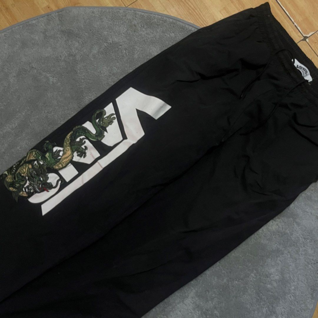 VANS PANTS w dragon patches (Category: Chinos) located in Lipa City. Submitted by snor.g (Listing ID 1470425235, Image 2). Description: .
