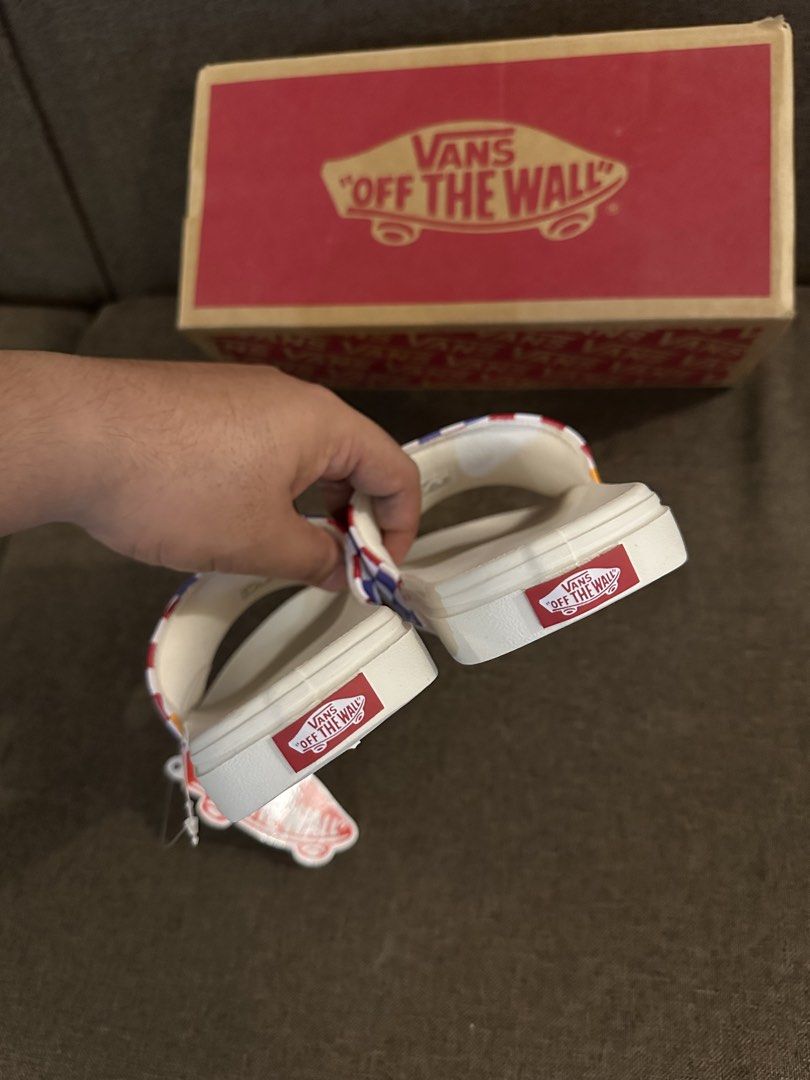VANS Slides (Category: Slippers and slides) located in General Santos City (Dadiangas). Submitted by uragon.apparel (Listing ID 1470387627, Image 2). Description: .