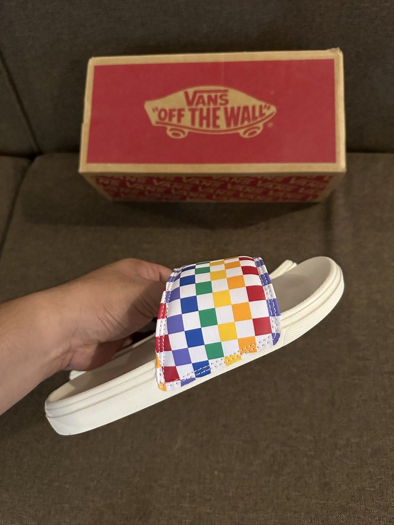 VANS Slides (Category: Slippers and slides) located in General Santos City (Dadiangas). Submitted by uragon.apparel (Listing ID 1470387627, Image 3). Description: .