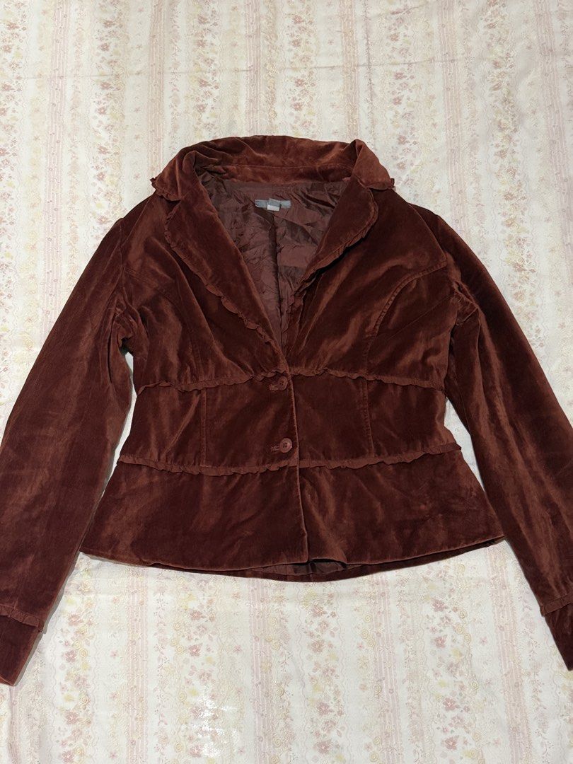 velvet ruffle-trim blazer (Category: Coats, Jackets and Outerwear) located in San Pedro. Submitted by swiit_fruutz (Listing ID 1470382970, Image 2). Description: 𑣲𝄞 size: M 𑣲𝄞 flaw/s: loose button mine: 300 steal: 400 lock: 500 𝓨𝓸𝓾 𝓬𝓪𝓷 𝓹𝓪𝓲𝓻 𝓲𝓽 𝔀𝓲𝓽𝓱… flare denim pants and ankle stiletto boots ᯓ‎𝄞 REMINDER All clothes are preloved. By proceeding with your purchase, you acknowledge and agree to this condition and confirm that yo