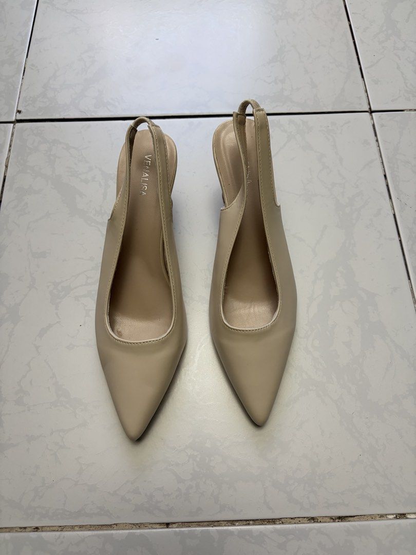 Venalisa Beige Slingback Heels (Category: Heels) located in San Pedro. Submitted by iarruh (Listing ID 1470397363, Image 2). Description: - Venalisa: Beige Slingback Heels - Great Condition, used once only.