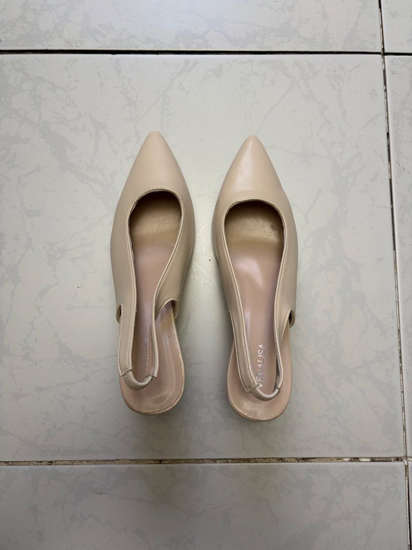 Venalisa Beige Slingback Heels (Category: Heels) located in San Pedro. Submitted by iarruh (Listing ID 1470397363, Image 1). Description: - Venalisa: Beige Slingback Heels - Great Condition, used once only.