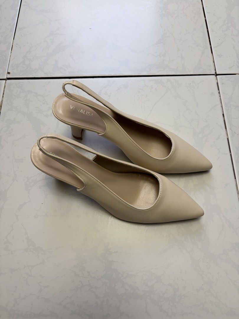 Venalisa Beige Slingback Heels (Category: Heels) located in San Pedro. Submitted by iarruh (Listing ID 1470397363, Image 3). Description: - Venalisa: Beige Slingback Heels - Great Condition, used once only.