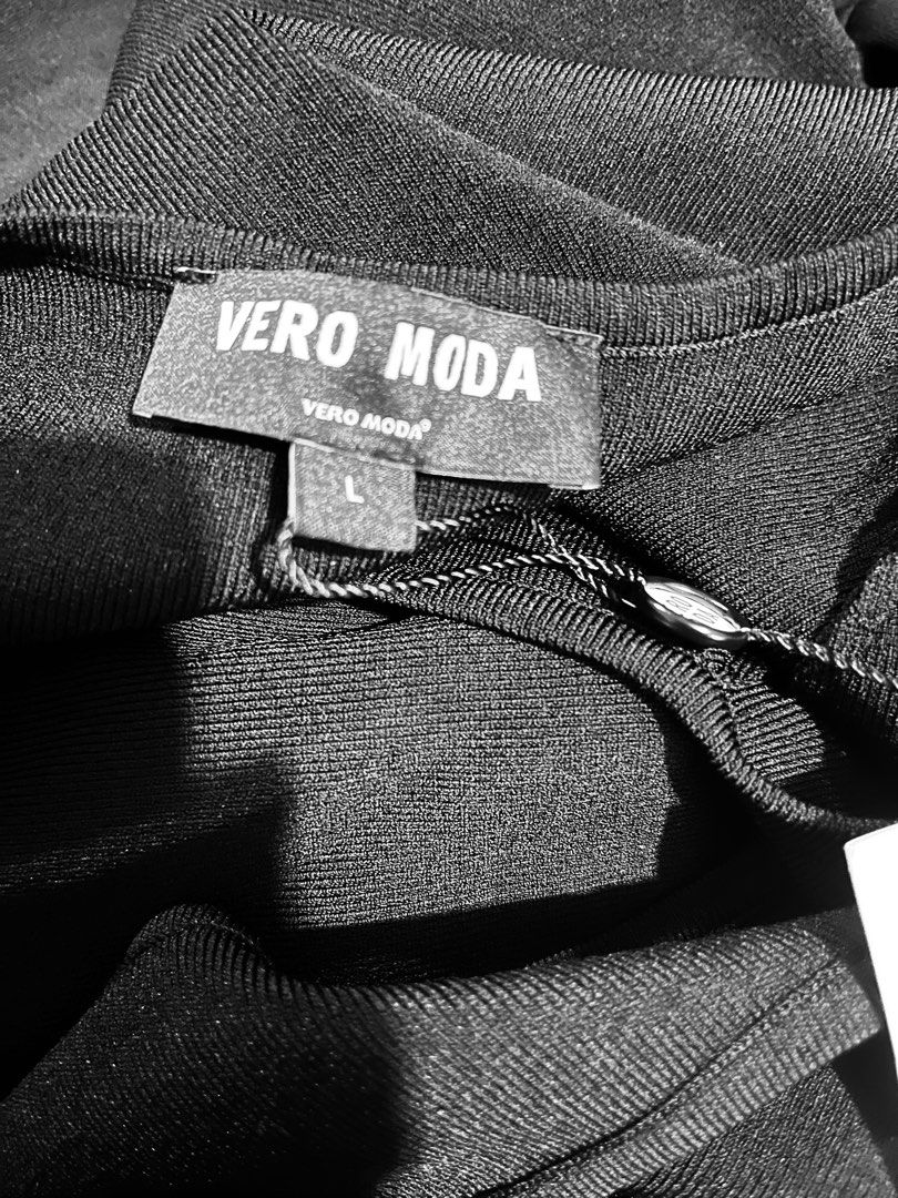 Vero Moda Black Cold Shoulder 3/4 Knit Top Size L (Category: Longsleeves) located in Marikina City. Submitted by sakura_07 (Listing ID 1470397644, Image 3). Description: - Brand: Vero Moda - Condition: Brand new with original tags attached, never worn - Color: Black - Size: 170/88A (Large) - Design: Cold shoulder cutouts with 3/4 length sleeves - Material: 59% Viscose, 39% Polyamide, 2% Spandex (stretchy and comfortable) - Style: Versatile wardro