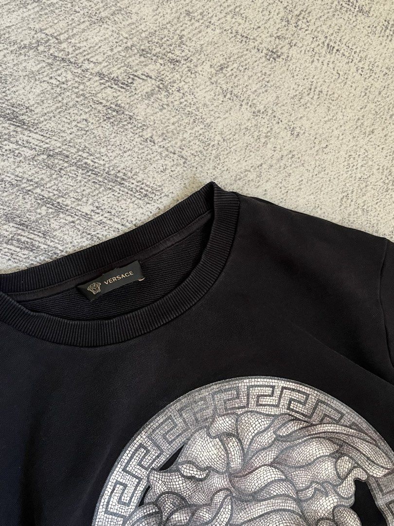 versace (Category: Coats, Jackets and Outerwear) located in Manila. Submitted by lesterrrrrr (Listing ID 1470465134, Image 3). Description: .
