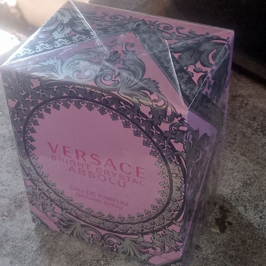 Versace absulo (Category: Fragrance & Deodorants) located in Quezon City. Submitted by aciertobenzs (Listing ID 1470548936, Image 2). Description: it's brand new sealed,.