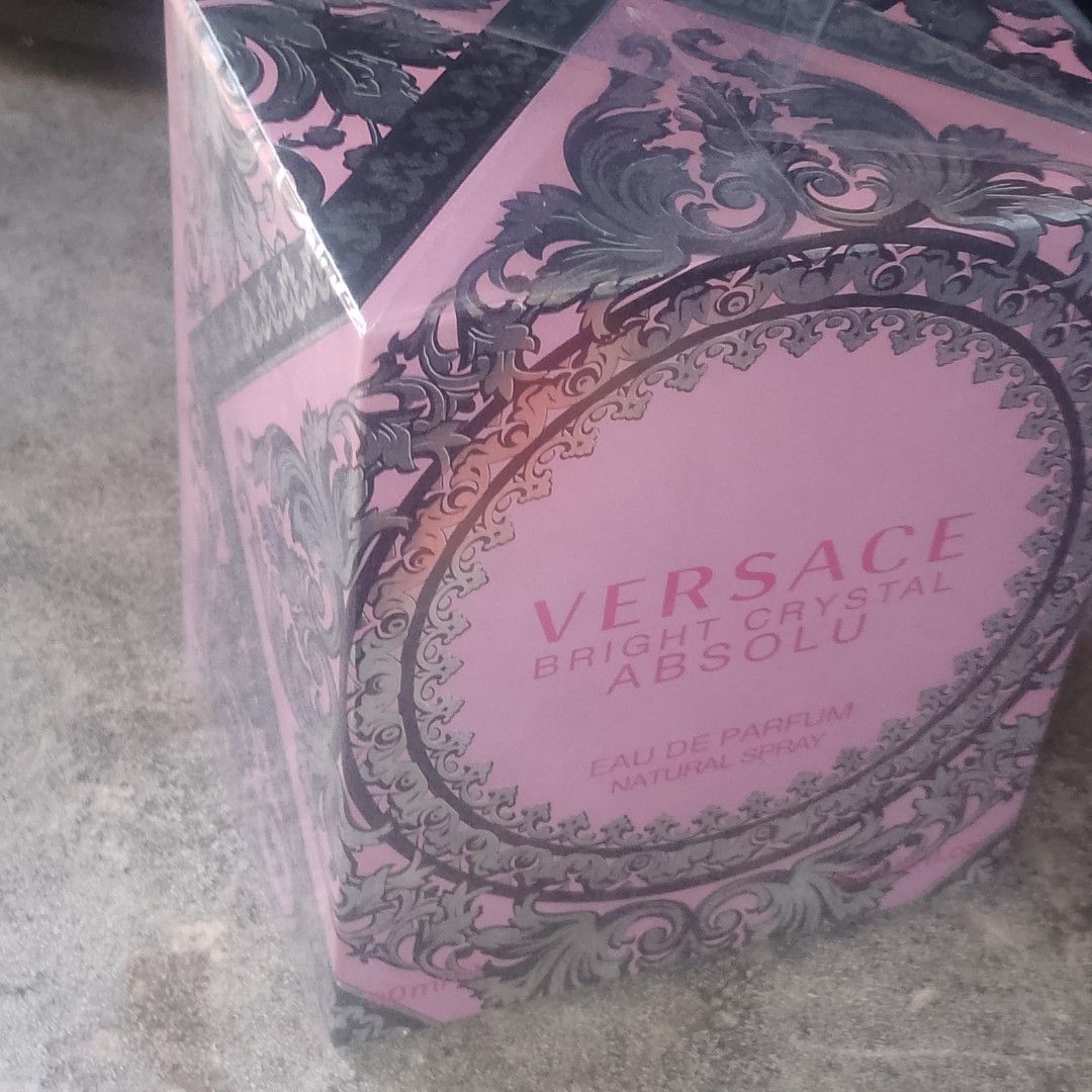 Versace absulo (Category: Fragrance & Deodorants) located in Quezon City. Submitted by aciertobenzs (Listing ID 1470548936, Image 3). Description: it's brand new sealed,.