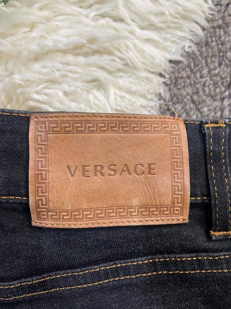 Versace Black Denim Jeans with Leather Waist Patch (Category: Jeans) located in Catmon. Submitted by menchyyong97407 (Listing ID 1470380805, Image 1). Description: skinny size: 30-31 length: 36.5 condition: excellent to new issue: d ko alam kung pinutulan po or design nya 1k+sf.