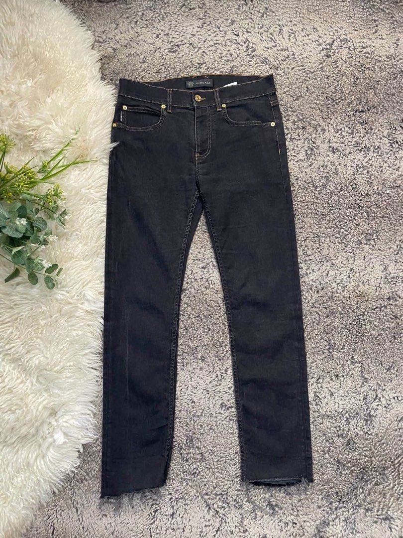 Versace Black Denim Jeans with Leather Waist Patch (Category: Jeans) located in Catmon. Submitted by menchyyong97407 (Listing ID 1470380805, Image 2). Description: skinny size: 30-31 length: 36.5 condition: excellent to new issue: d ko alam kung pinutulan po or design nya 1k+sf.
