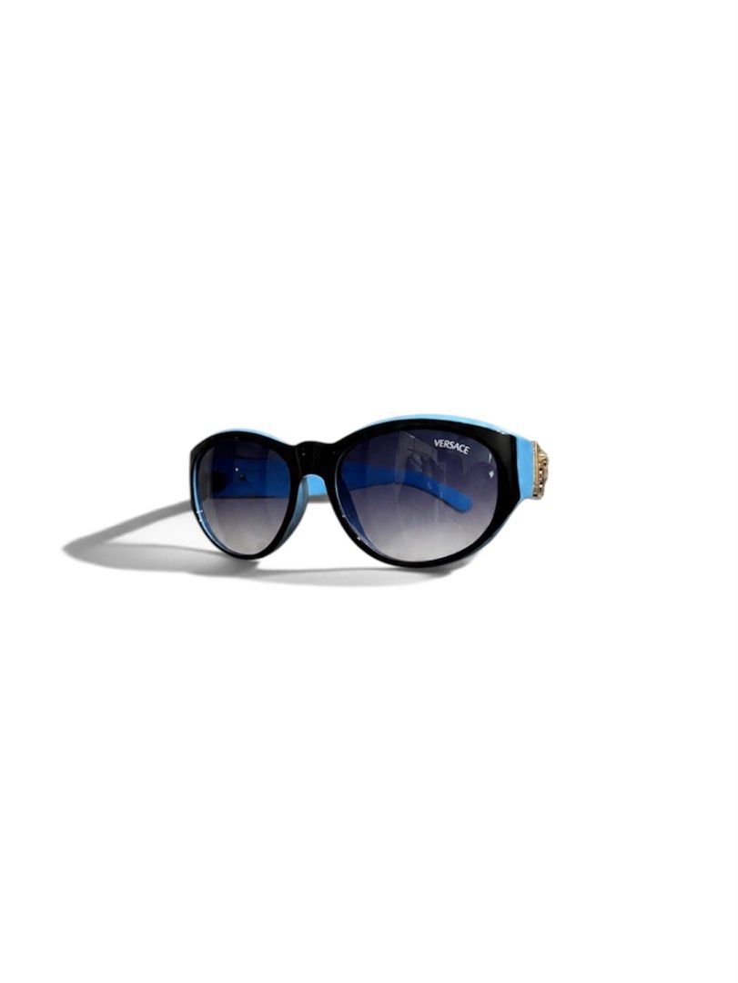 Versace Medusa Sunglasses (Category: Luxury Accessories) located in Cagayan de Oro. Submitted by rare.theory (Listing ID 1470358803, Image 1). Description: · Excellent condition · Sign of used · No major flaws Mine: ₱1,200 + (sf) Loc: Iligan City, Mindanao. (CAN SHIP NATIOMWIDE)🇵🇭.