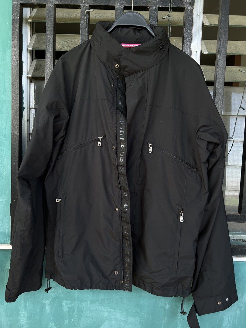 Vesace Classic Windbreaker Jacket (Category: Tshirts & Polo Shirts ) located in Cavite. Submitted by slumbermanila (Listing ID 1470397583, Image 1). Description: Vesace Classic Windbreaker Jacket multi pockets with drawstring with snap buttons and zipper see photos for right measurements .