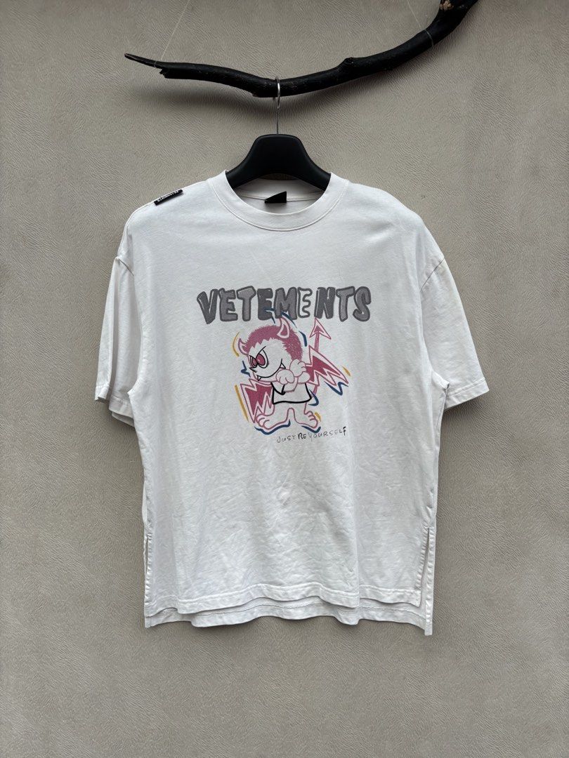 Vetements Shirt (Category: Tshirts & Polo Shirts ) located in Baybay. Submitted by thrift.ed2023 (Listing ID 1470436658, Image 1). Description: Vetements Shirt Large to XL 23x27 LB 28 No Issue Need Wash Good as New .