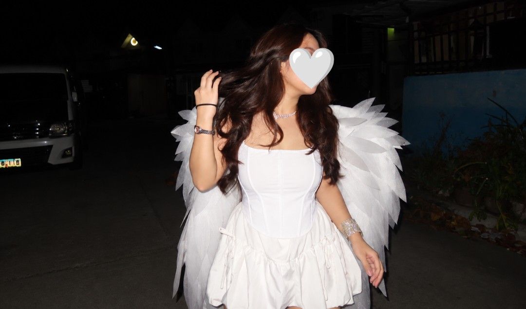 Victoria secret wings (Category: Others Tops) located in San Fernando. Submitted by allycndrei00134 (Listing ID 1470543036, Image 1). Description: only used once, perfect for Halloween Victoria Secret angel inspired.