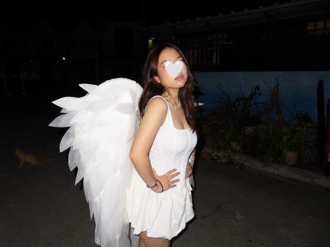 Victoria secret wings (Category: Others Tops) located in San Fernando. Submitted by allycndrei00134 (Listing ID 1470543036, Image 2). Description: only used once, perfect for Halloween Victoria Secret angel inspired.