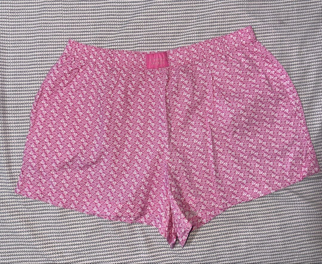 Victoria's Secret Pink Shell Pattern Sleep Shorts (Category: Undergarments & Loungewear) located in Santa Ana. Submitted by fatikilla (Listing ID 1470360292, Image 1). Description: - Brand: Victoria's Secret - Design: Bright pink and white shell print with front woven brand patch - Fit: Relaxed fit with a comfortable elastic waistband - Size: Medium (170/72A) - Origin: Made in Sri Lanka - Condition: Clean, fresh, and ready to wear - Ideal for: Sl