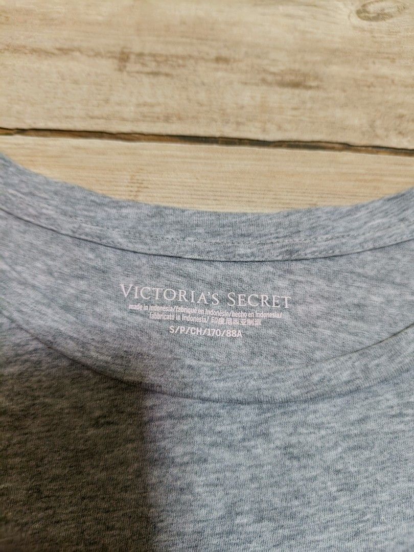 Victoria's Secret top (Category: Blouses) located in Siniloan. Submitted by talktotheroses (Listing ID 1470482412, Image 2). Description: like new no issue.