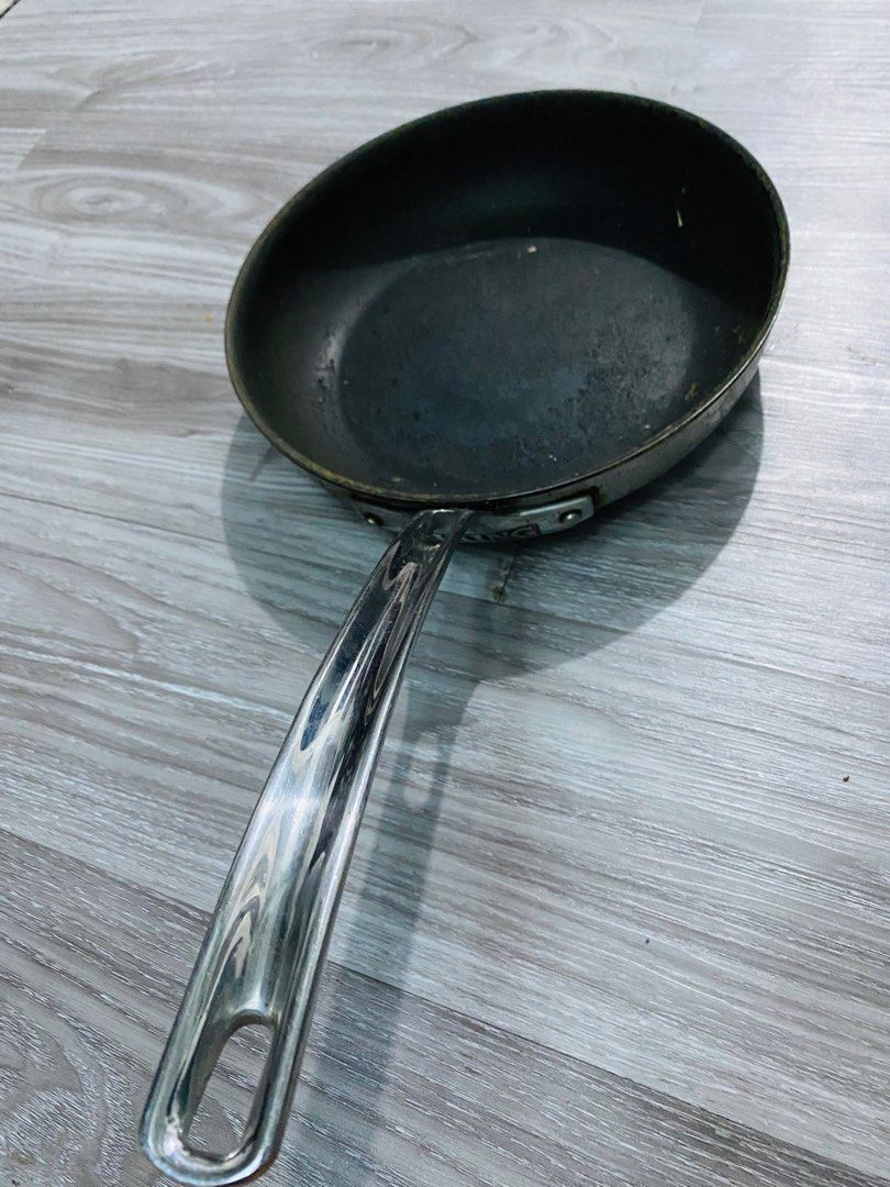 Viking Stainless Steel Frying Pan (Category: Cookware & Accessories) located in Caloocan City. Submitted by lovemyclothes21 (Listing ID 1470456330, Image 1). Description: Size 9 inches.
