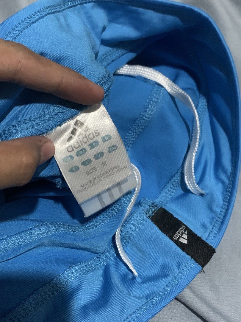 Vintage Adidas Capri pants (Category: Activewear) located in Los Banos. Submitted by darl.shop (Listing ID 1470455999, Image 3). Description: Medium on tag Waistline 26-28 .