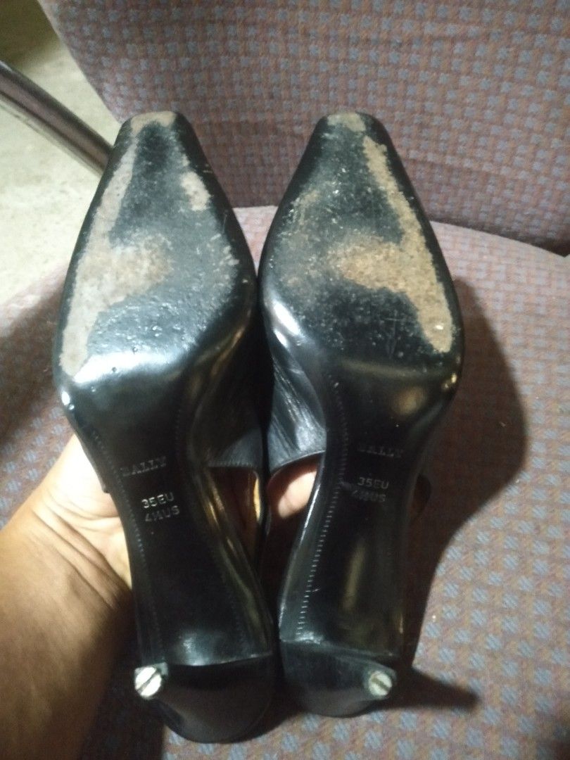 Vintage BALLY sling back heels (Category: Heels) located in Baguio. Submitted by oliviapreloved100620 (Listing ID 1470495205, Image 3). Description: Genuine leather mase in Italy. Issue: need to put new rubber heel protector ( add 100 ako na papagawa ).