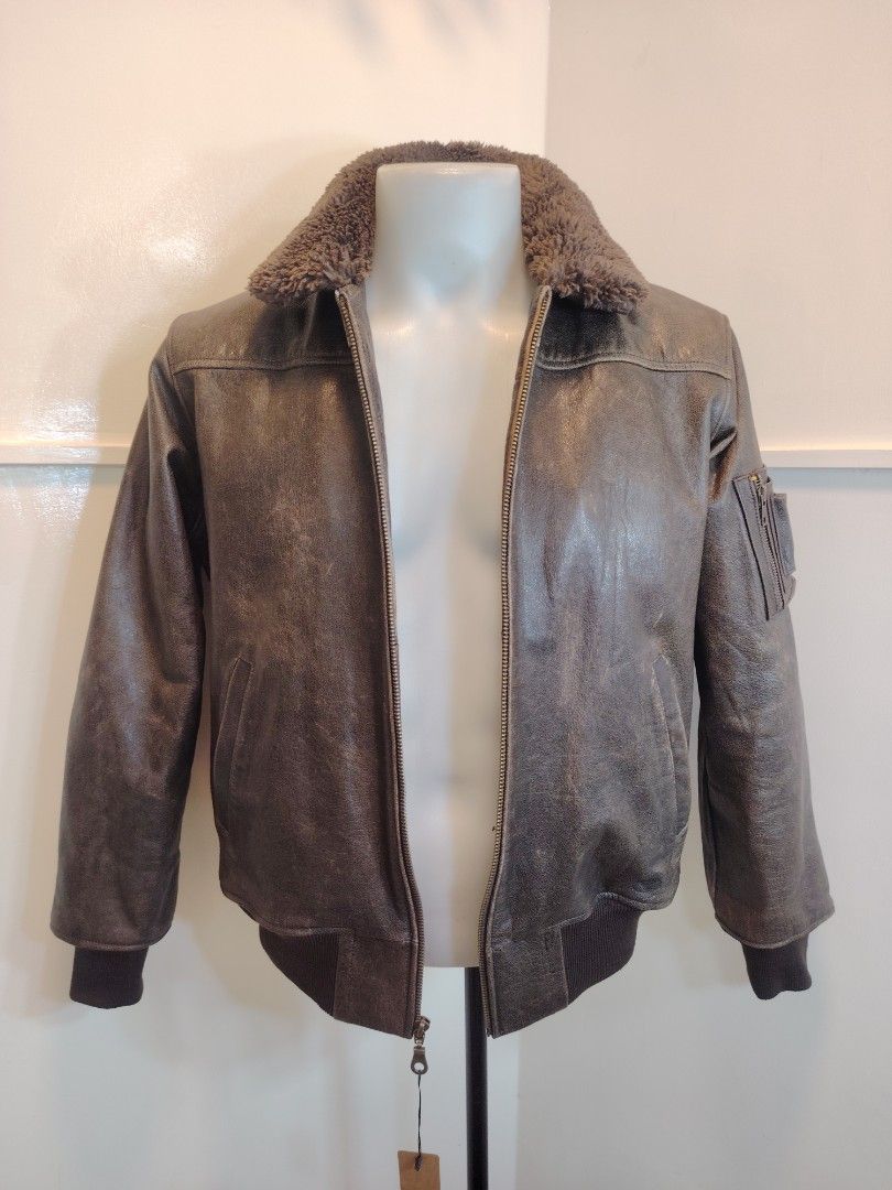 Vintage Brown Leather Bomber Jacket with Fur Collar (Category: Coats, Jackets and Outerwear) located in La Trinidad. Submitted by padasem_kadi (Listing ID 1470367521, Image 2). Description: - Style: Distressed brown leather jacket with cozy sherpa collar - Closure: Durable YKK metal zipper - Features: Ribbed cuffs and hem to block the wind, left sleeve utility pocket with pen slots, and two deep side pockets - Measurements (laid flat): 24 inch sl