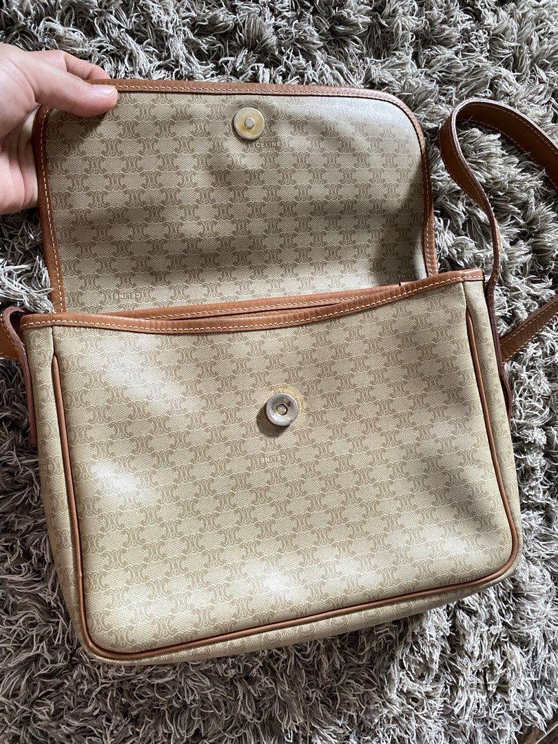 Vintage Celine (Category: Luxury Bags & Wallets) located in Tagum. Submitted by amarasluxbag (Listing ID 1470385872, Image 3). Description: Wiyh cracks sa strap Matibay pa nmn Malinis loob at labas Bawal sa maselan.