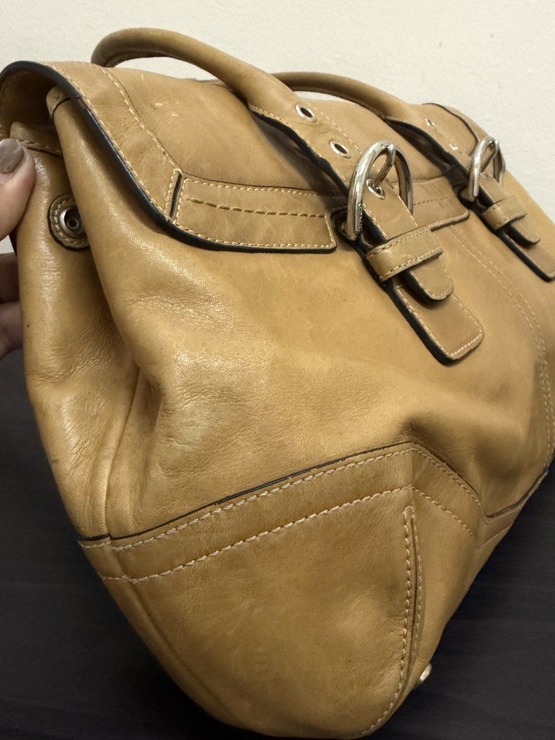 Vintage Coach Hampton snap satchel 9636 (Category: Luxury Bags & Wallets) located in Davao. Submitted by kayax09 (Listing ID 1470381233, Image 3). Description: .